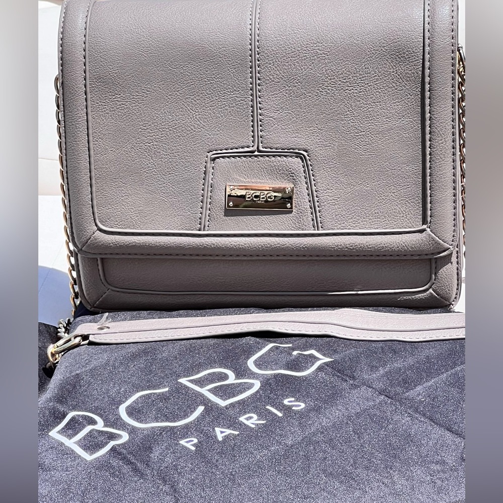BCBG‎ Paris Crossbody Bag Taupe Grey Pebbled Gold Chain Flap Handbag Messenger